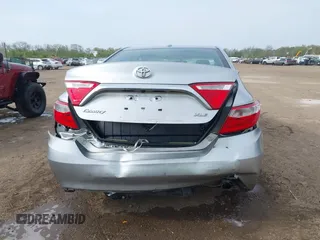 2016 Toyota Camry XLE z VIN 4T1BF1FK7GU502816, wystawiony jako IAAI lot #42129658 z przebiegiem 179 177 mil mil oraz . Historia ofert i sprzedaży dostępna na DreamBid. Obrazek 16.