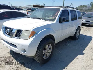 2007 Nissan Pathfinder SE z VIN 5N1AR18W07C642568, wystawiony jako IAAI lot #41818452 z przebiegiem 141 336 mil mil oraz . Historia ofert i sprzedaży dostępna na DreamBid. Obrazek 2.