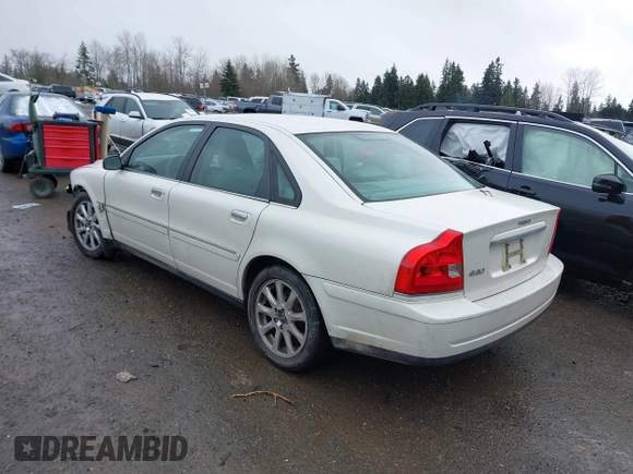 2005 Volvo S80 with VIN YV1TH592651401992, listed as a IAAI auction lot 41488954 with 83,461 mi miles. Bid and sale history available at carsss.com. Image 3.