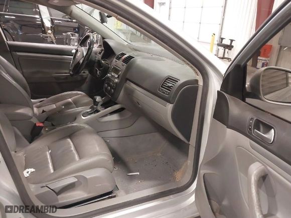 2006 Volkswagen Jetta Sedan 1.9L TDI with VIN 3VWDT71K16M771958, listed as a IAAI auction lot 41824596 with 190,035 mi miles. Bid and sale history available at carsss.com. Image 5.
