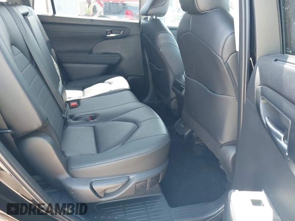 2024 Toyota Highlander LE with VIN 5TDKDRBH7RS540914, listed as a IAAI auction lot 42552324 with 20,487 mi miles and . Bid and sale history available at DreamBid. Image 8.