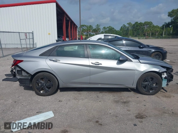 2023 Hyundai Elantra SEL z VIN 5NPLM4AG8PH090614, wystawiony jako IAAI lot #42611835 z przebiegiem 37 644 mil mil oraz . Historia ofert i sprzedaży dostępna na DreamBid. Obrazek 14.
