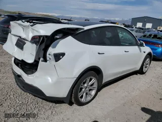 2021 Tesla Model Y Long Range with VIN 5YJYGDEEXMF268300, listed as a Copart auction lot 52196315 with 33,280 mi miles and Salvage Title. Bid and sale history available at carsss.com. Image 3.