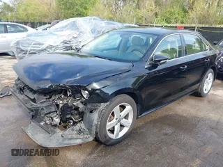 2012 Volkswagen Passat SE z VIN 1VWBP7A37CC005654, wystawiony jako IAAI lot #42019336 z przebiegiem 199 228 mil mil oraz . Historia ofert i sprzedaży dostępna na DreamBid. Obrazek 2.