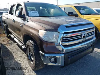 2016 Toyota Tundra 1794 Edition z VIN 5TFGY5F19GX209582, wystawiony jako IAAI lot #42385932 z przebiegiem 96 521 mil mil oraz . Historia ofert i sprzedaży dostępna na DreamBid. Obrazek 1.
