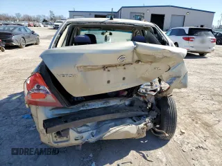 2008 Nissan Versa S z VIN 3N1BC11E48L449005, wystawiony jako Copart lot #45489465 z przebiegiem 157 254 mil mil oraz Szkoda całkowita • Salvage title. Historia ofert i sprzedaży dostępna na DreamBid. Obrazek 6.