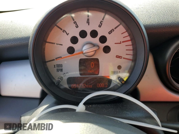 2011 MINI Hardtop with VIN WMWSU3C5XBT094683, listed as a Copart auction lot 61800205 with 51,732 mi miles and Clean title. Bid and sale history available at DreamBid. Image 9.