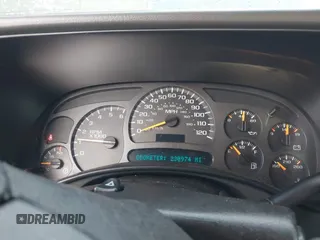 2003 Chevrolet Silverado 1500HD LS z VIN 1GCGK13U33F209456, wystawiony jako IAAI lot #41319790 z przebiegiem 230 974 mil mil oraz . Historia ofert i sprzedaży dostępna na DreamBid. Obrazek 7.
