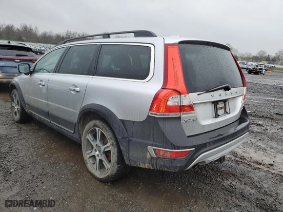 2015 Volvo XC70 T6 with VIN YV4902NK0F1226472, listed as a Copart auction lot 51863475 with 179,305 mi miles and Clean Title. Bid and sale history available at carsss.com. Image 2.
