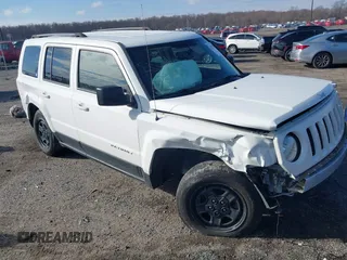 2016 Jeep Patriot Sport z VIN 1C4NJRBB7GD783049, wystawiony jako IAAI lot #41015283 z przebiegiem 102 702 mil mil oraz . Historia ofert i sprzedaży dostępna na DreamBid. Obrazek 1.