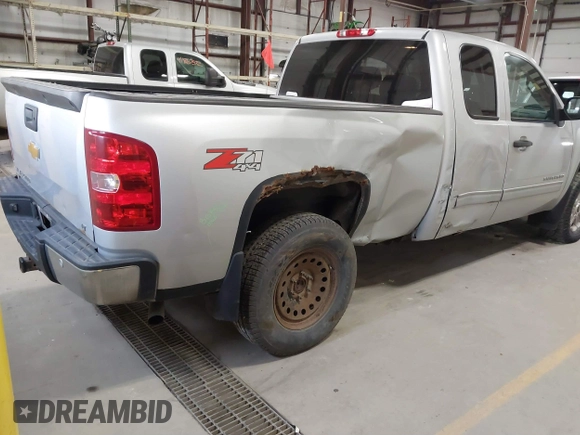 2013 Chevrolet Silverado 1500 LT with VIN 1GCRKSE73DZ328002, listed as a IAAI auction lot 41842745 with 124,496 mi miles and . Bid and sale history available at DreamBid. Image 4.