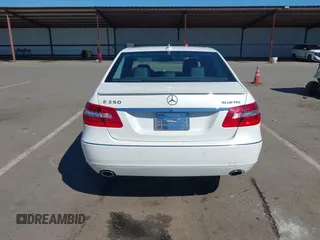 2011 Mercedes-Benz E 350 Luxury z VIN WDDHF2EB6BA505602, wystawiony jako IAAI lot #41859128 z przebiegiem 114 146 mil mil oraz . Historia ofert i sprzedaży dostępna na DreamBid. Obrazek 17.