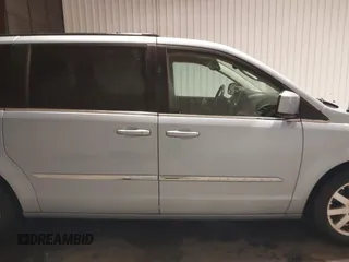 2013 Chrysler Town & Country Touring with VIN 2C4RC1BG8DR689862, listed as a IAAI auction lot 41082531 with 181,447 mi miles. Bid and sale history available at carsss.com. Image 13.