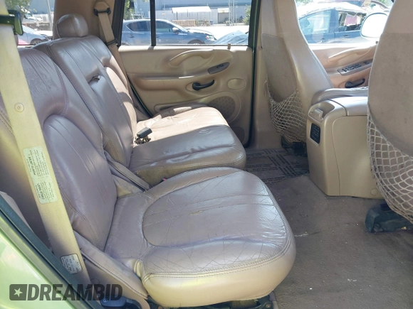 1998 Ford Expedition XLT with VIN 1FMRU1762WLC11697, listed as a IAAI auction lot 42386716 with 239,848 mi miles and . Bid and sale history available at DreamBid. Image 8.
