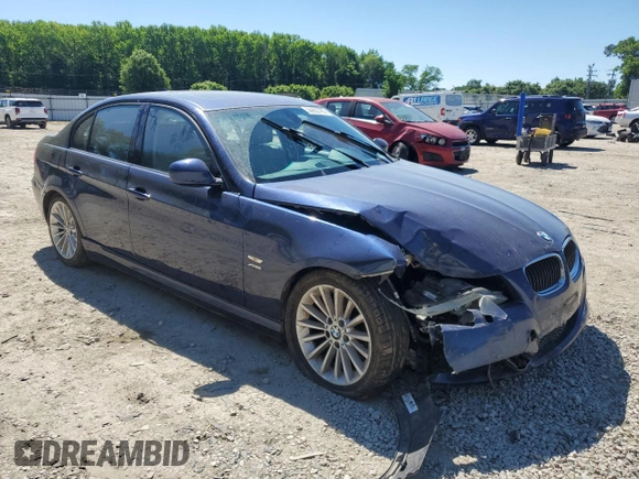2011 BMW 3 Series 328i xDrive z VIN WBAPK5C52BF122207, wystawiony jako Copart lot #55922795 z przebiegiem 68 906 mil mil oraz Szkoda całkowita • Salvage title. Historia ofert i sprzedaży dostępna na DreamBid. Obrazek 4.