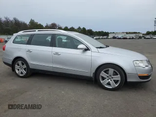 2009 Volkswagen Passat z VIN WVWXK73C39E138994, wystawiony jako Copart lot #70876274 z przebiegiem 118 057 mil mil oraz Czysty tytuł • Clean title. Historia ofert i sprzedaży dostępna na DreamBid. Obrazek 4.