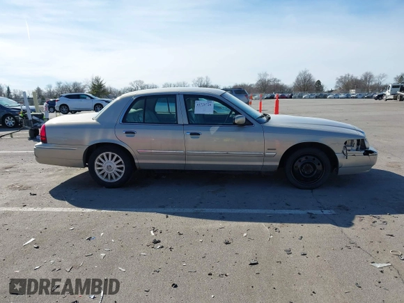 2010 Mercury Grand Marquis LS z VIN 2MEBM7FV4AX608503, wystawiony jako IAAI lot #41721726 z przebiegiem 172 907 mil mil oraz . Historia ofert i sprzedaży dostępna na DreamBid. Obrazek 13.