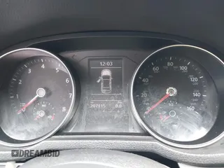 2017 Volkswagen Passat S z VIN 1VWAT7A34HC003813, wystawiony jako IAAI lot #42322928 z przebiegiem 207 115 mil mil oraz . Historia ofert i sprzedaży dostępna na DreamBid. Obrazek 7.
