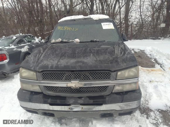 2005 Chevrolet Silverado 1500 LS with VIN 2GCEC19T551326999, listed as a IAAI auction lot 41284017 with 231,901 mi miles. Bid and sale history available at carsss.com. Image 6.