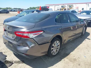 2019 Toyota Camry LE z VIN 4T1B11HK4KU797720, wystawiony jako IAAI lot #42053830 z przebiegiem 102 558 mil mil oraz . Historia ofert i sprzedaży dostępna na DreamBid. Obrazek 4.