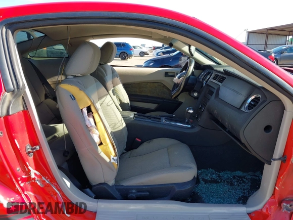 2011 Ford Mustang V6 z VIN 1ZVBP8AM2B5115755, wystawiony jako IAAI lot #41683472 z przebiegiem 183 219 mil mil oraz . Historia ofert i sprzedaży dostępna na DreamBid. Obrazek 5.