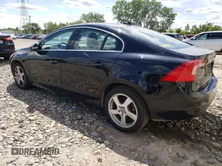 2013 Volvo S60 T5 Premier z VIN YV1612FS4D2193043, wystawiony jako Copart lot #56729695 z przebiegiem 134 807 mil mil oraz Czysty tytuł • Clean title. Historia ofert i sprzedaży dostępna na DreamBid. Obrazek 2.