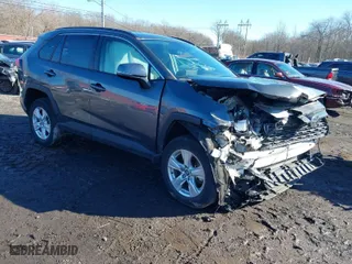 2021 Toyota RAV4 XLE with VIN 2T3P1RFVXMW160715, listed as a IAAI auction lot 41580524 with 44,136 mi miles. Bid and sale history available at carsss.com. Image 1.