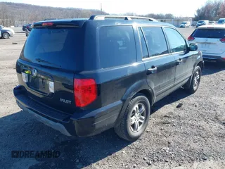 2005 Honda Pilot EX-L with VIN 5FNYF18535B054313, listed as a IAAI auction lot 41929034 with 254,434 mi miles. Bid and sale history available at carsss.com. Image 4.
