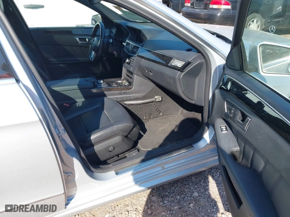 2012 Mercedes-Benz E-Class E 350 Luxury with VIN WDDHF5KBXCA552204, listed as a IAAI auction lot 41768078 with 233,767 mi miles. Bid and sale history available at carsss.com. Image 5.
