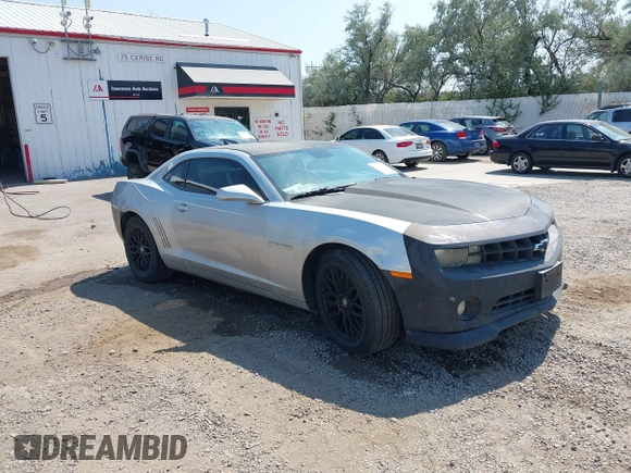 2010 Chevrolet Camaro 1LT z VIN 2G1FB1EV0A9147806, wystawiony jako IAAI lot #39970270 z przebiegiem 160 458 mil mil oraz . Historia ofert i sprzedaży dostępna na DreamBid. Obrazek 1.