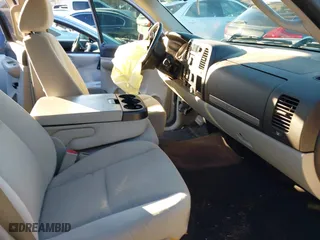 2007 Chevrolet Silverado 1500 LT w/1LT with VIN 2GCEC13C371610255, listed as a IAAI auction lot 41343352 with 191,077 mi miles. Bid and sale history available at carsss.com. Image 5.