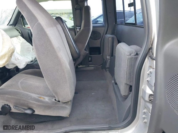 2003 Mazda B-Series 4WD Truck with VIN 4F4ZR47E63TM15713, listed as a IAAI auction lot 41453307 with 185,019 mi miles. Bid and sale history available at carsss.com. Image 8.