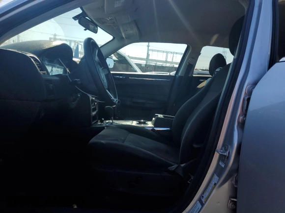 2009 Chrysler 300 LX with VIN 2C3KA43D49H632282, listed as a Copart auction lot 56073165 with 167,346 mi miles and Clean title. Bid and sale history available at DreamBid. Image 7.