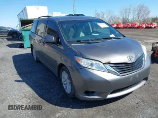 2011 Toyota Sienna LE with VIN 5TDJK3DC1BS016258, listed as a IAAI auction lot 41995140 with 200,903 mi miles. Bid and sale history available at carsss.com. Image 1.