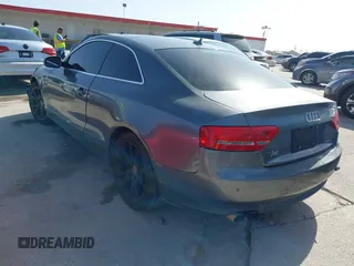 2012 Audi A5 Premium Plus z VIN WAULFAFR2CA003887, wystawiony jako IAAI lot #41829309 z przebiegiem 120 489 mil mil oraz . Historia ofert i sprzedaży dostępna na DreamBid. Obrazek 3.