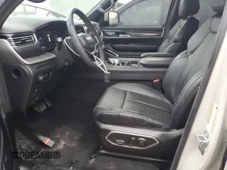 2022 Jeep Wagoneer Series II z VIN 1C4SJVBT2NS142260, wystawiony jako Copart lot #41593515 z przebiegiem 26 365 mil mil oraz Czysty tytuł • Clean title. Historia ofert i sprzedaży dostępna na DreamBid. Obrazek 7.