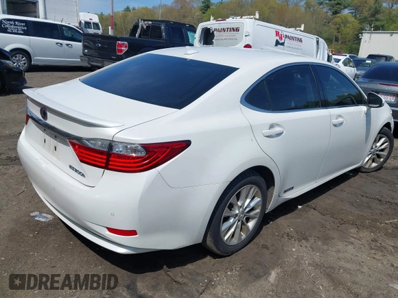2013 Lexus ES 300h Hybrid with VIN JTHBW1GG1D2038698, listed as a IAAI auction lot 42173883 with 253,281 mi miles. Bid and sale history available at carsss.com. Image 4.
