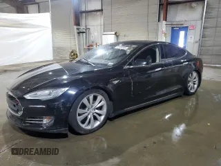2013 Tesla Model S Performance с VIN 5YJSA1DP1DFP04296, выставлен на аукционе Copart как лот 61494385 с пробегом 35 075 миль миль и Чистый • Clean title. История ставок и продаж доступна на DreamBid. Изображение 1.