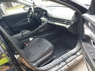 2024 Hyundai Elantra Limited z VIN KMHLP4DG2RU681562, wystawiony jako IAAI lot #41928636 z przebiegiem 23 247 mil mil oraz . Historia ofert i sprzedaży dostępna na DreamBid. Obrazek 5.