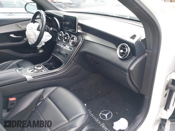 2019 Mercedes-Benz GLC 300 z VIN WDC0G4KB2KV125860, wystawiony jako IAAI lot #41666197 z przebiegiem 66 127 mil mil oraz . Historia ofert i sprzedaży dostępna na DreamBid. Obrazek 5.