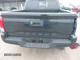 2021 Toyota Tacoma SR z VIN 5TFAX5GNXMX193978, wystawiony jako IAAI lot #41595827 z przebiegiem 43 999 mil mil oraz . Historia ofert i sprzedaży dostępna na DreamBid. Obrazek 16.