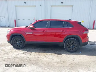 2024 Volkswagen Atlas SE z VIN 1V2KE2CA5RC250418, wystawiony jako IAAI lot #42231854 z przebiegiem 8 304 mil mil oraz . Historia ofert i sprzedaży dostępna na DreamBid. Obrazek 14.