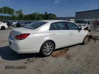 2007 Toyota Avalon XL z VIN 4T1BK36BX7U237820, wystawiony jako Copart lot #53845505 z przebiegiem 120 698 mil mil oraz Szkody całkowita. Historia ofert i sprzedaży dostępna na DreamBid. Obrazek 3.