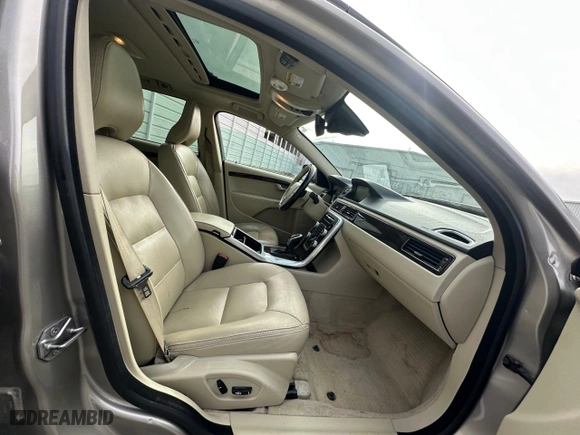 2016 Volvo XC70 T5 Premier with VIN YV4612NK4G1238769, listed as a Copart auction lot 42020155 with 102700 miles and Clean Title. Bid and sale history available at carsss.com. Image 5.