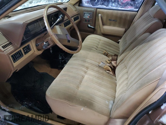 1986 Oldsmobile Cutlass z VIN 2G3AJ19R6G9345283, wystawiony jako Copart lot #41680155 z przebiegiem 30 900 mil mil oraz Tytuł czysty. Historia ofert i sprzedaży dostępna na DreamBid. Obrazek 7.