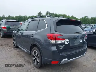 2021 Subaru Forester Touring z VIN JF2SKAXC8MH477969, wystawiony jako IAAI lot #42461540 z przebiegiem 29 143 mil mil oraz . Historia ofert i sprzedaży dostępna na DreamBid. Obrazek 3.