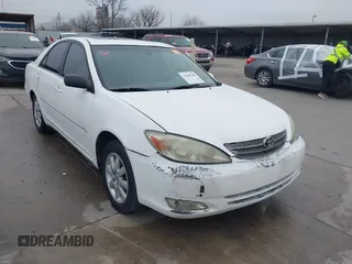 2003 Toyota Camry LE z VIN JTDBF30K530148403, wystawiony jako IAAI lot #41688346 z przebiegiem 299 143 mil mil oraz . Historia ofert i sprzedaży dostępna na DreamBid. Obrazek 1.