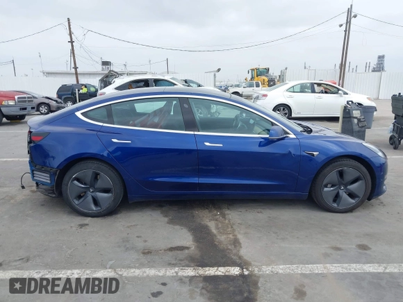 2020 Tesla Model 3 Standard Range Plus z VIN 5YJ3E1EA7LF705809, wystawiony jako IAAI lot #42146416 z przebiegiem 52 056 mil mil oraz . Historia ofert i sprzedaży dostępna na DreamBid. Obrazek 14.