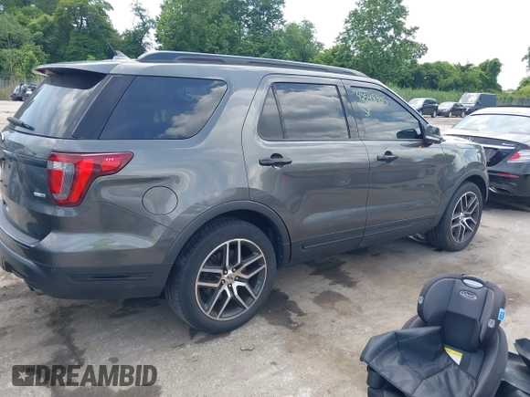 2018 Ford Explorer Sport z VIN 1FM5K8GT3JGC47533, wystawiony jako IAAI lot #42548905 z przebiegiem 163 039 mil mil oraz . Historia ofert i sprzedaży dostępna na DreamBid. Obrazek 4.