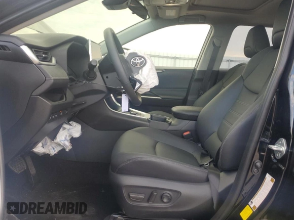 2025 Toyota RAV4 Hybrid XLE Premium z VIN JTMB6RFV9SD154846, wystawiony jako Copart lot #51107595 z przebiegiem 1 908 mil mil oraz Szkoda całkowita • Salvage title. Historia ofert i sprzedaży dostępna na DreamBid. Obrazek 7.